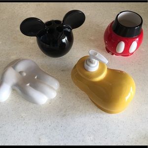 Classic Mickey Mouse bathroom accessory sets